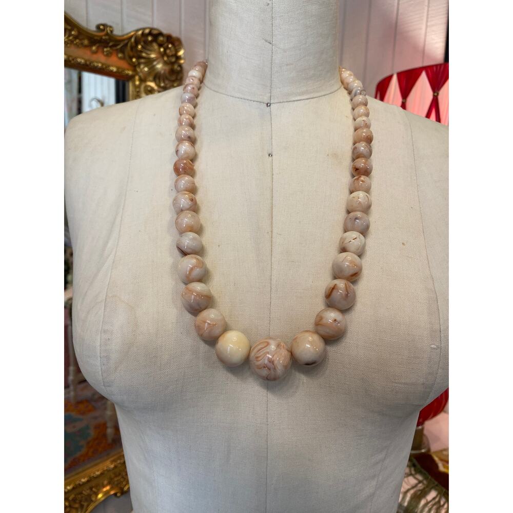 vintage lucite swirl beaded necklace caramel cream graduated long chunky jewelry